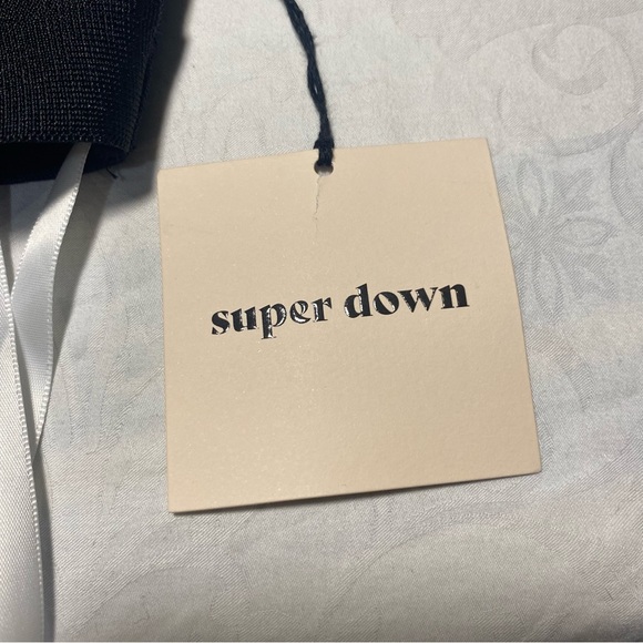 NWT Superdown 🖤 Bandage Fabric Bralette Crop Top Small Shoulder Strap Stretchy - Picture 7 of 8